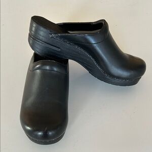 Dansko Sonja Black Leather Clogs/Mules, Women's 38, good condition